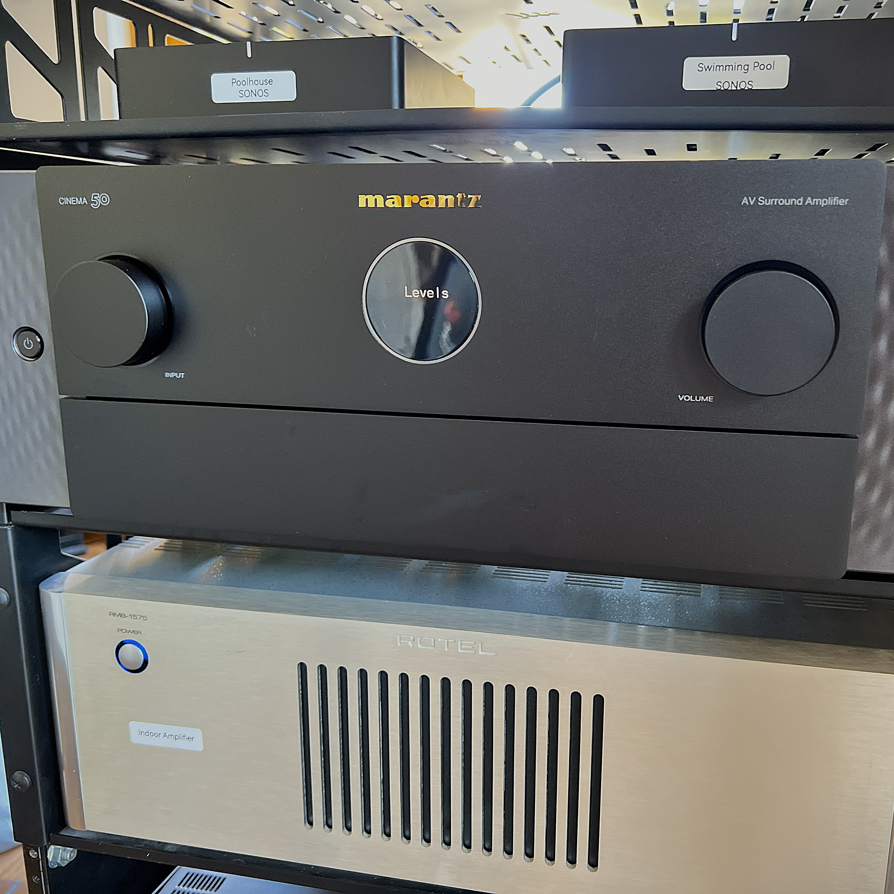 Audio equipment rack